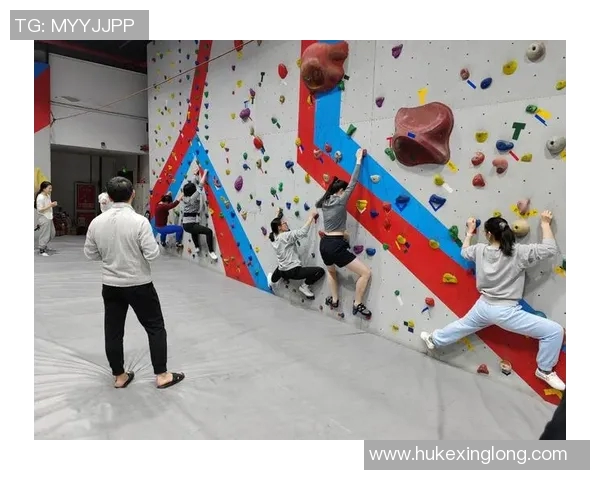 攀岩运动的灵活性探索:深入北京攀岩队的训练与发展之路 攀岩运动的灵活性探索:深入北京攀岩队的训练与发展之路